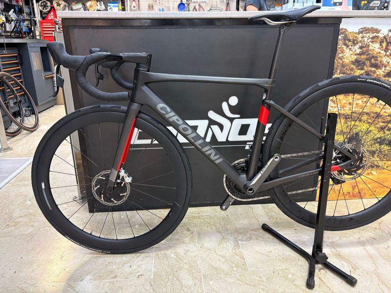Brugt Cipollini DOLOMIA - SRAM RED E-TAP AXS D1- Tune Schwarzbrenner 20 Skyline Disc 2024 2024 Road & Gravel