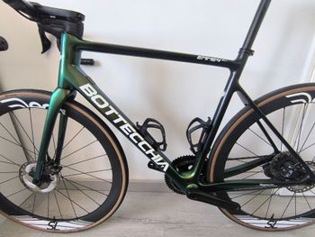 Used Bottecchia Emme Shimano Ultegra Di2 2024 Road & Gravel, Green — image 8 of 12