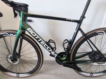 Used Bottecchia Emme Shimano Ultegra Di2 2024 Road & Gravel, Green — image 8 of 12