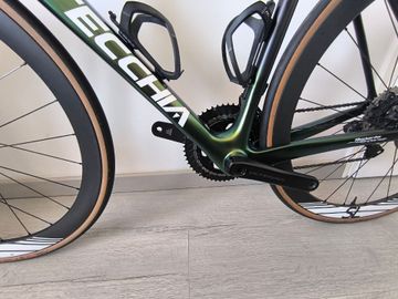 Used Bottecchia Emme Shimano Ultegra Di2 2024 Road & Gravel, Green — image 9 of 12