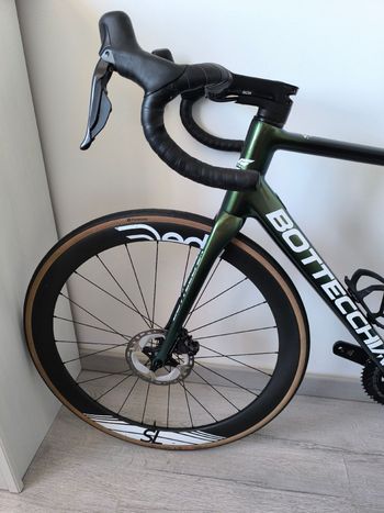 Used Bottecchia Emme Shimano Ultegra Di2 2024 Road & Gravel, Green — image 10 of 12