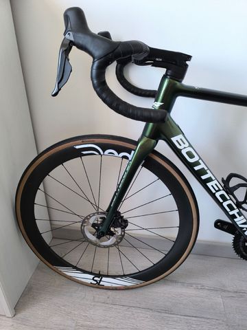 Used Bottecchia Emme Shimano Ultegra Di2 2024 Road & Gravel, Green — image 10 of 12