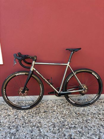 Dedacciai Custom SRAM Rival eTap AXS 2021 Road & Gravel usato, Grigio chiaro — immagine 2 di 9