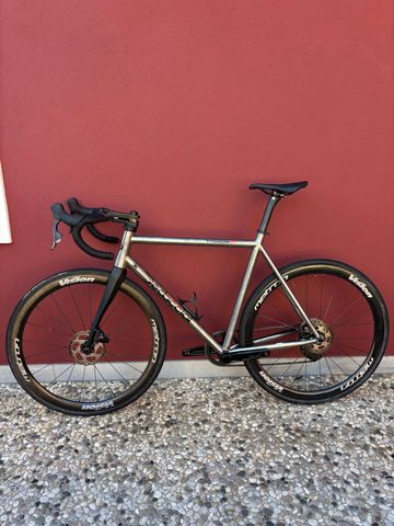 Used Dedacciai Custom SRAM Rival eTap AXS 2021 Road & Gravel, Light Gray — image 2 of 9
