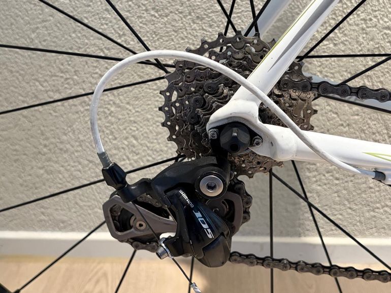 Used Cannondale Caad Shimano 105 2014 Road & Gravel, White — image 3 of 5