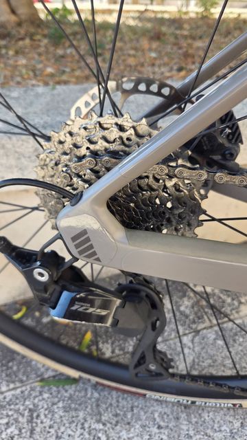 Used BMC Roadmachine THREE 2026 2026 Road & Gravel, Light Gray — image 6 of 13