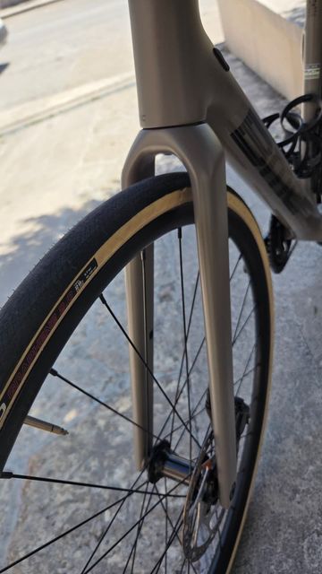 Used BMC Roadmachine THREE 2026 2026 Road & Gravel, Light Gray — image 11 of 13