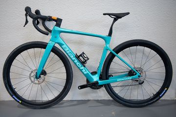 Bianchi Infinito 105 2026 2026 Road & Gravel usato, Blu — immagine 6 di 8