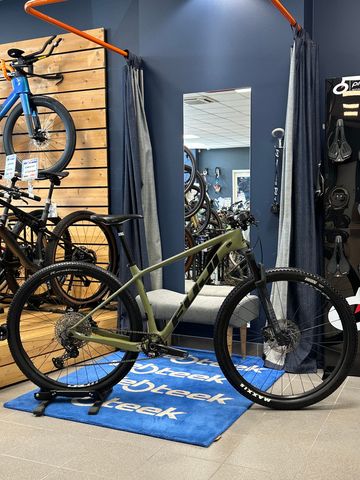 Gebrauchtes Fuji SLM 29 2.5 2022 2022 Mountainbike, Grün, 29 — Bild 1 von 9