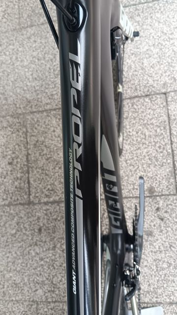 Used Giant Propel Advanced 1 2016 2016 Road & Gravel, Black — image 4 of 9