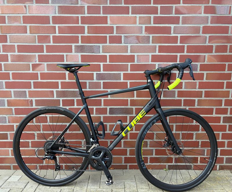Used CUBE ATTAIN PRO 2021 2021 Road & Gravel