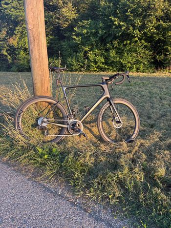 Używany Giant Defy SRAM Rival eTap AXS 2022 Road & Gravel