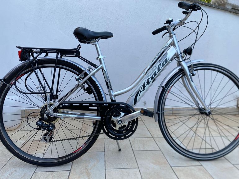 Używany ATALA Custom Shimano Tourney 2022 Urban — zdjęcie 2 z 12