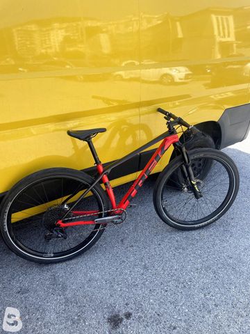 Used Trek Procaliber 9.5 2022 2022 Mountainbike, Red — image 3 of 8