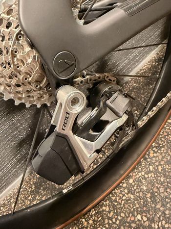 Brugt Canyon Aeroad CFR AXS 2024 2024 Road & Gravel — billede 16 af 19