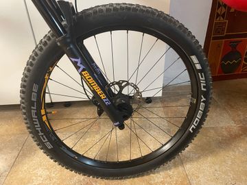 Marin Custom Shimano Deore 2022 Mountainbike usato, Grigio chiaro — immagine 5 di 7