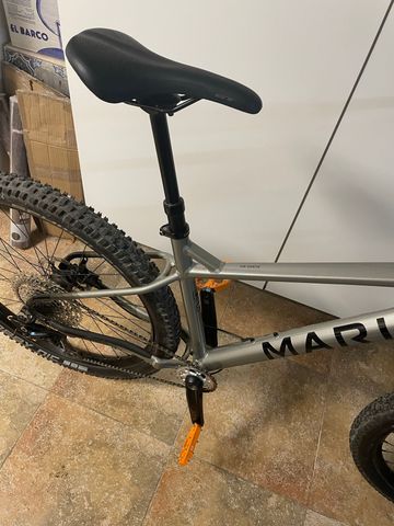 Marin Custom Shimano Deore 2022 Mountainbike usato, Grigio chiaro — immagine 2 di 7