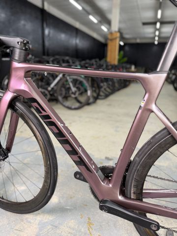 Używany Giant Propel Advanced Di2 2023 2023 Road & Gravel — zdjęcie 23 z 24