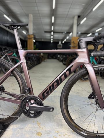 Używany Giant Propel Advanced Di2 2023 2023 Road & Gravel — zdjęcie 14 z 24