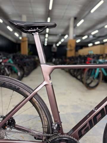 Używany Giant Propel Advanced Di2 2023 2023 Road & Gravel — zdjęcie 10 z 24