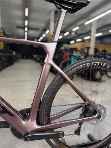 Używany Giant Propel Advanced Di2 2023 2023 Road & Gravel — zdjęcie 21 z 24