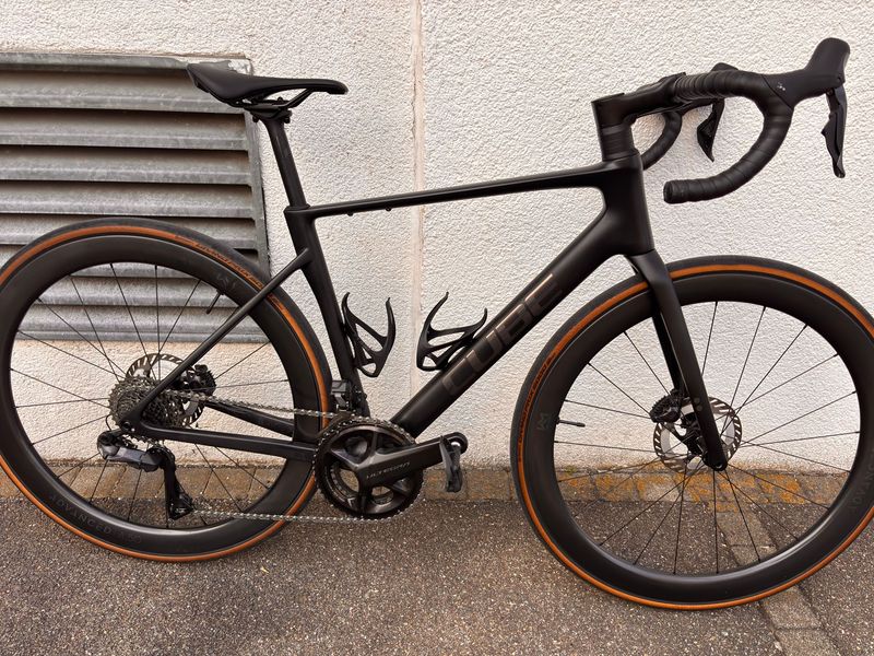 CUBE ATTAIN C:62, SLT 2025 2025 Road & Gravel d'occasion