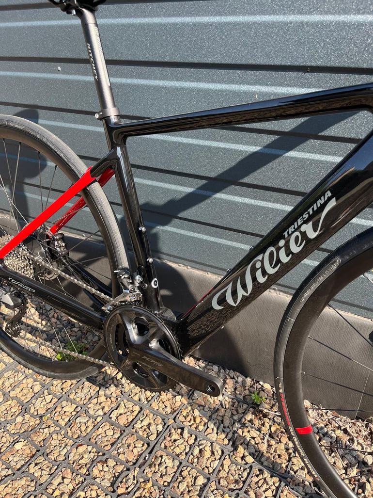 Brugt Wilier Garda Hybrid X35 S Shimano 105 12s NDR28 czarno-czerwony Garda 2025 Road & Gravel — billede 3 af 7