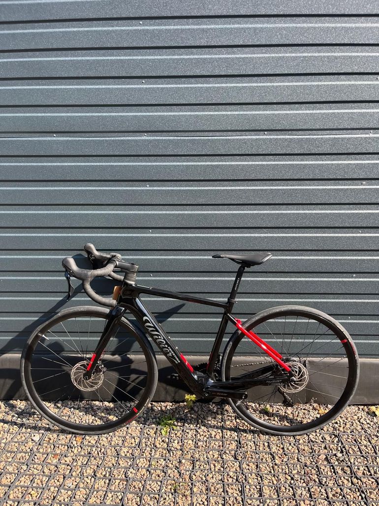 Brugt Wilier Garda Hybrid X35 S Shimano 105 12s NDR28 czarno-czerwony Garda 2025 Road & Gravel — billede 5 af 7