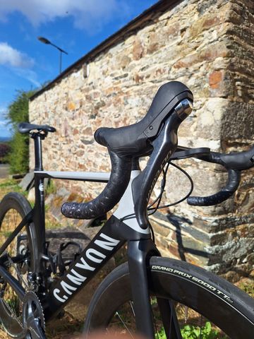 Canyon Aeroad CF SL Disc 8.0 2020 2020 Road & Gravel usato, Grigio chiaro — immagine 7 di 9