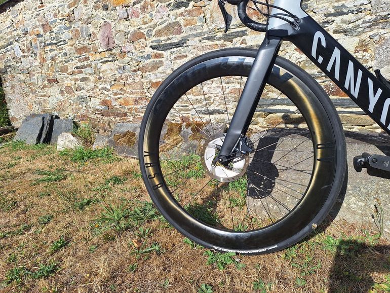 Brugt Canyon Aeroad CF SL Disc 8.0 2020 2020 Road & Gravel — billede 4 af 9