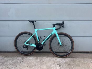 Bianchi Sprint SRAM Force eTap AXS 2024 Road & Gravel usato, Blu — immagine 2 di 9