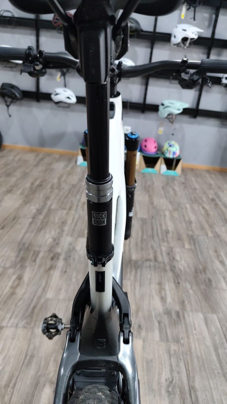Used Specialized Turbo Levo SRAM GX Eagle AXS 2022 Mountainbike, White — image 16 of 20