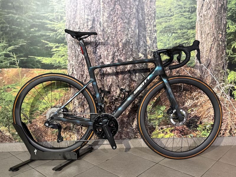 Scott Addict RC 10 2026 2026 Road & Gravel usato