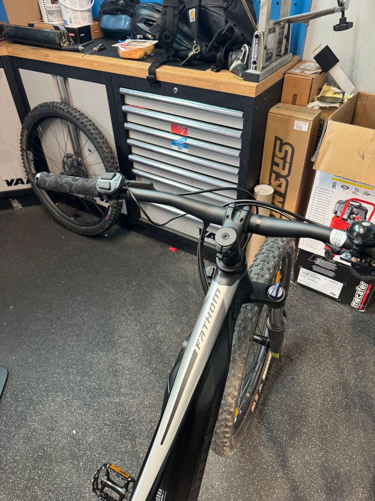 Giant Fathom E+ 3 Power 2020 2020 Mountainbike usato, Nero — immagine 3 di 4