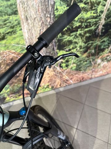 Specialized Stumpjumper Alloy 2022 2022 Mountainbike usato, Bianco — immagine 7 di 8