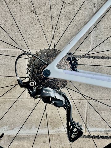 Used Canyon Ultimate CF 7 2026 2026 Road & Gravel, White — image 3 of 10