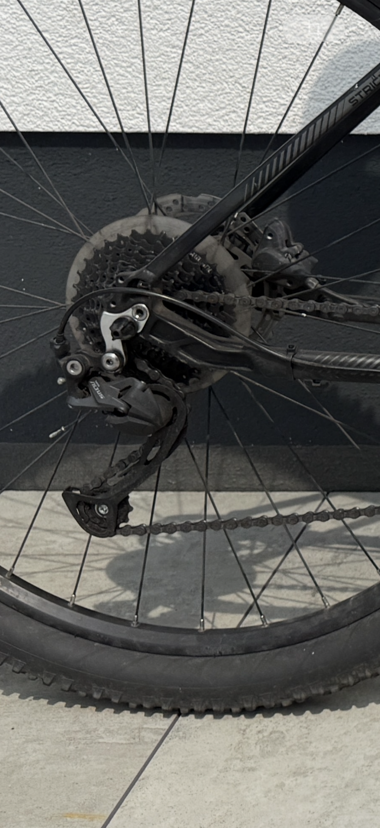 Used Carver Strict Shimano Altus 2020 Mountainbike, Black — image 3 of 5