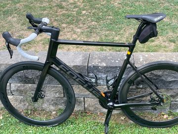 Used Focus Max 8.8 2023 Road & Gravel
