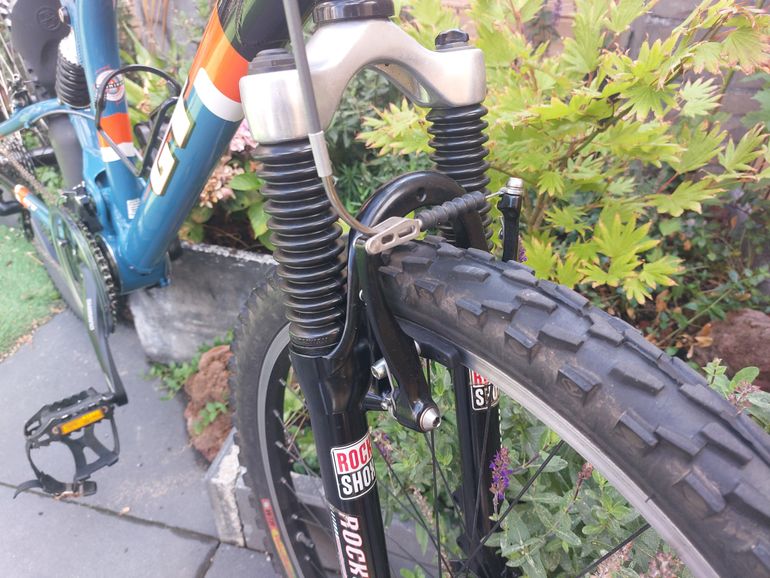 GT I Drive 5.0 2000 Mountainbike usato, Blu — immagine 3 di 5