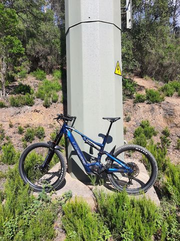 Used Lapierre Overvolt AM 7.7 2023 2023 Mountainbike, Blue, 27.5 — image 2 of 10
