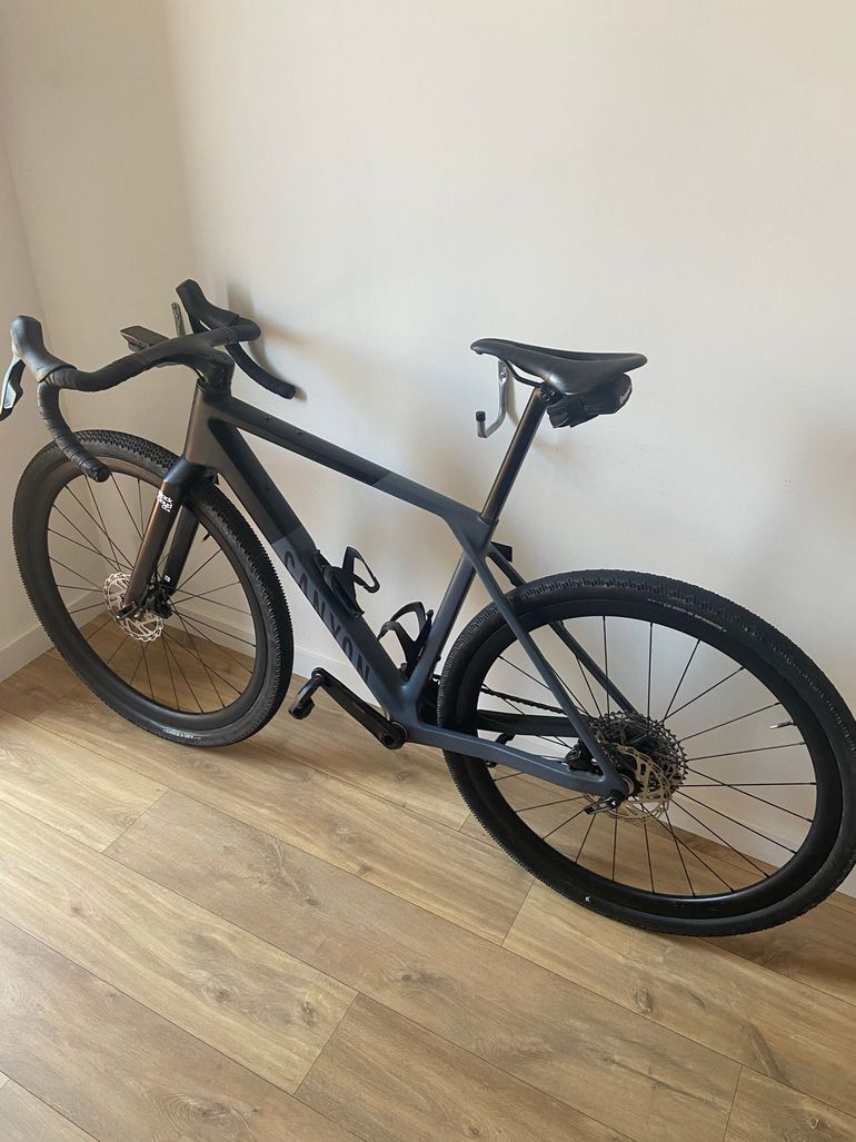 Canyon Grail SRAM Rival eTap AXS 2024 Road & Gravel usato, Grigio chiaro — immagine 2 di 4