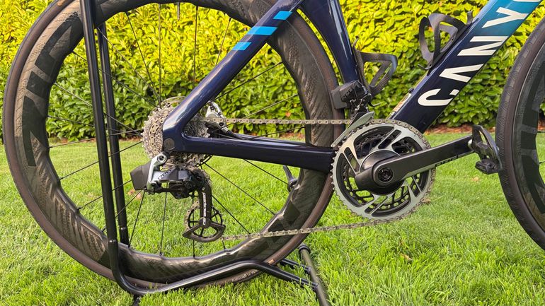 Używany Canyon Aeroad CFR Disc eTap 2021 2021 Road & Gravel — zdjęcie 12 z 14