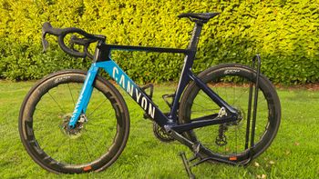 Używany Canyon Aeroad CFR Disc eTap 2021 2021 Road & Gravel — zdjęcie 2 z 14