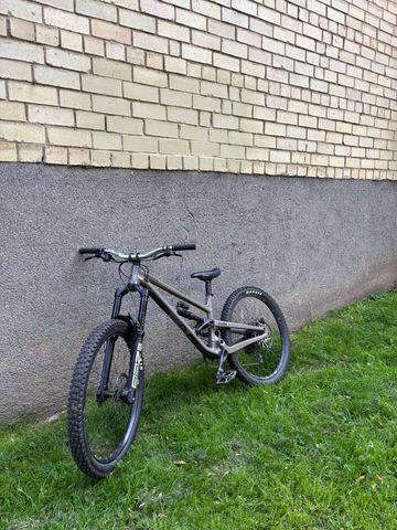 Used Commencal Clash Other SRAM 2023 Mountainbike, Black — image 3 of 10