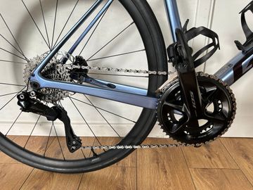 Gebrauchtes Giant Defy Advanced 1 2025 2025 Road & Gravel, Blau — Bild 2 von 11