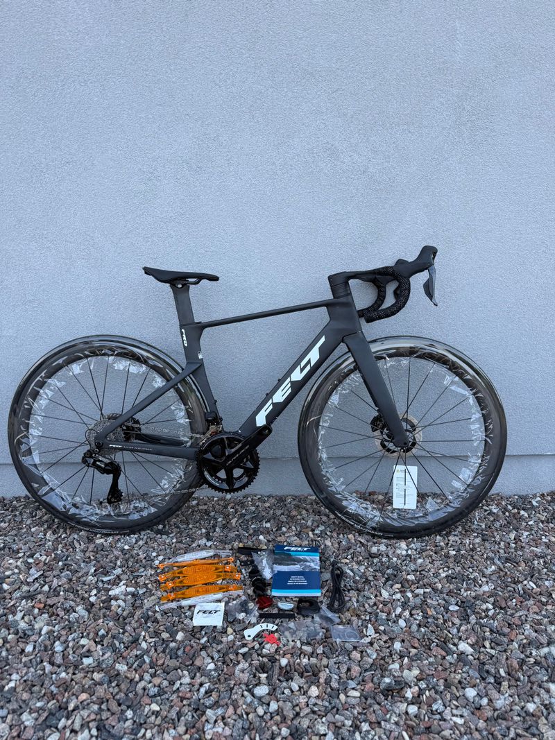 Käytetty Felt NEXAR FRD SHIMANO DURA-ACE Di2 PWR 2026 2026 Road & Gravel