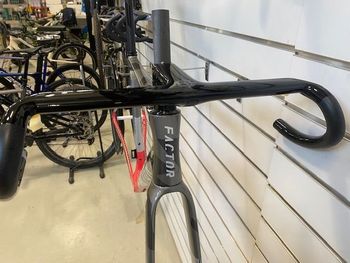 Factor ALUTO - Standard package 2026 Frameset 2026 Road & Gravel usato, Grigio chiaro — immagine 3 di 8