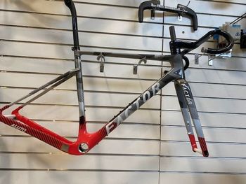 Käytetty Factor ALUTO - Standard package 2026 Frameset 2026 Road & Gravel