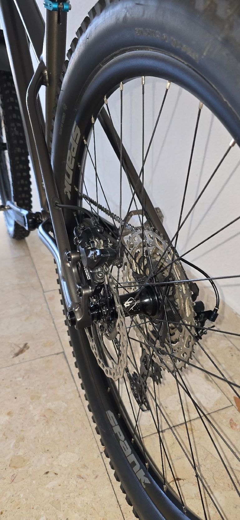 Tweedehands Commencal Meta Shimano SLX 2023 Mountainbike — afbeelding 3 van 36