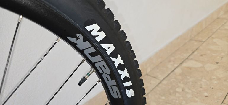Tweedehands Commencal Meta Shimano SLX 2023 Mountainbike — afbeelding 10 van 36